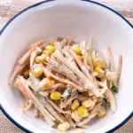 recept-na-salat-s-kurecim-masem-korejskou-mrkvi-kukurici-a.webp.webp